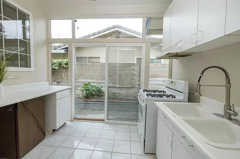 Kitchen - 302 Leveland Ln, Modesto, CA 95350 photo 5 of 5