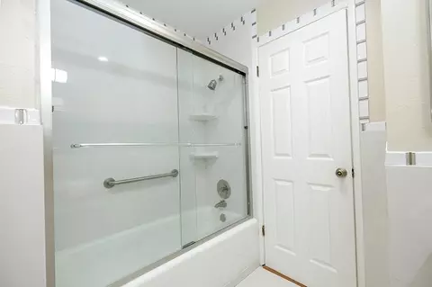 Bath - 302 Leveland Ln, Modesto, CA 95350 photo 5 of 5