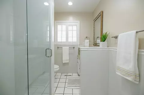 Bath - 302 Leveland Ln, Modesto, CA 95350 photo 1 of 5
