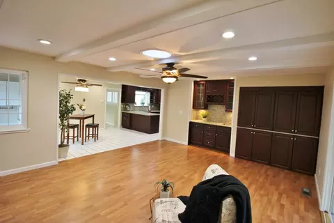 Living - 302 Leveland Ln, Modesto, CA 95350 photo 4 of 5