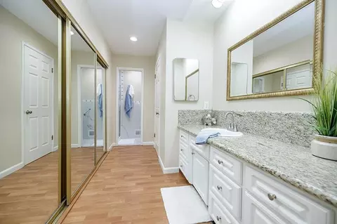 Bath - 302 Leveland Ln, Modesto, CA 95350 photo 3 of 5