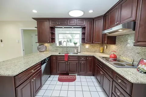 Kitchen - 302 Leveland Ln, Modesto, CA 95350 photo 2 of 5