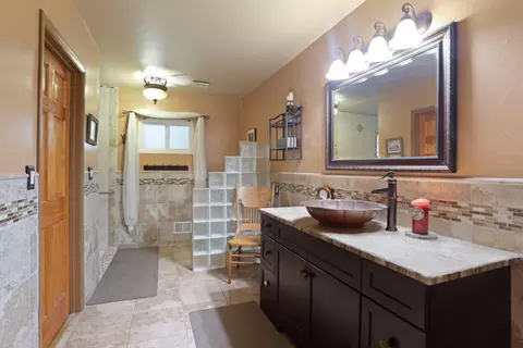 Bath - 5850 W Durham Fry, Tracy, CA 95304 photo 2 of 9