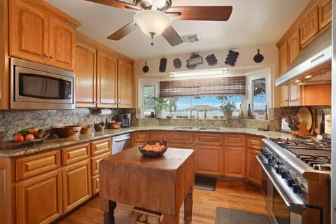 Kitchen - 5850 W Durham Fry, Tracy, CA 95304 photo 6 of 7
