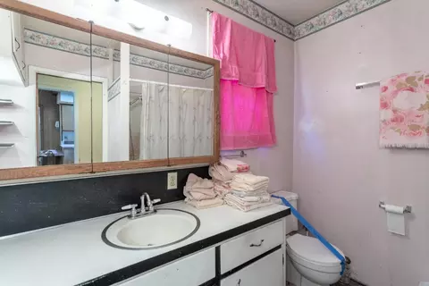 Bath - 60 Lake Ave, Red Bluff, CA 96080 photo 1 of 2