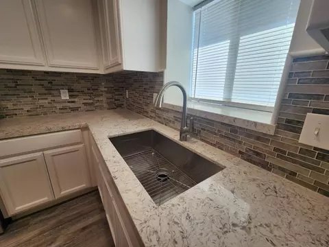 Kitchen - 20383 Sutliff Rd, Escalon, CA 95320 photo 3 of 3