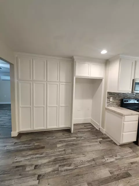 Kitchen - 20383 Sutliff Rd, Escalon, CA 95320 photo 2 of 3