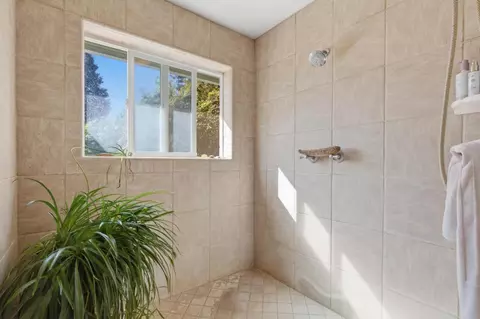 Bath - 2819 Hegan Ln, Chico, CA 95928 photo 3 of 6