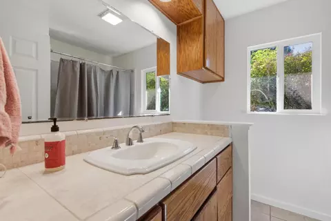 Bath - 2819 Hegan Ln, Chico, CA 95928 photo 4 of 6