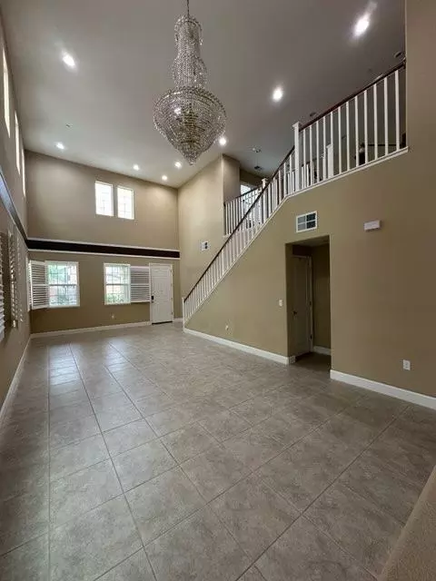 Living - 1749 Ettle, Manteca, CA 95337 photo 2 of 4