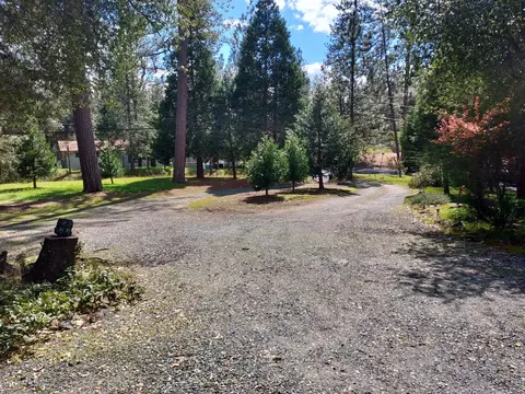19390 Ferretti Rd, Groveland, CA 95321