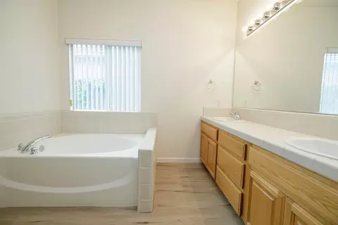 Bath - 3513 Aristides Dr, Modesto, CA 95355 photo 1 of 10