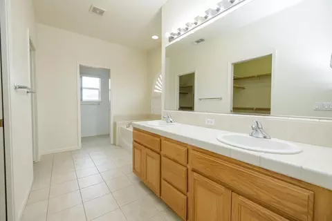 Bath - 3513 Aristides Dr, Modesto, CA 95355 photo 5 of 10