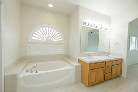 Bath - 3513 Aristides Dr, Modesto, CA 95355 photo 6 of 10