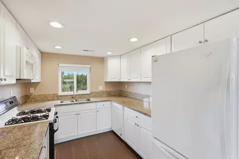 Kitchen - 20042 N Ray Rd, Lodi, CA 95242 photo 1 of 3