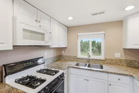 Kitchen - 20042 N Ray Rd, Lodi, CA 95242 photo 3 of 3