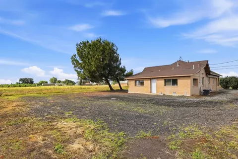 Exterior - 20042 N Ray Rd, Lodi, CA 95242 photo 9 of 12