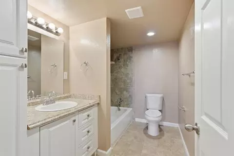 Bath - 20042 N Ray Rd, Lodi, CA 95242 photo 1 of 3