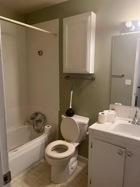 Bath - 1509 Brixton Ln, Modesto, CA 95356 photo 1 of 1