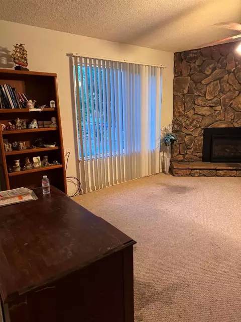Living - 1509 Brixton Ln, Modesto, CA 95356 photo 4 of 5