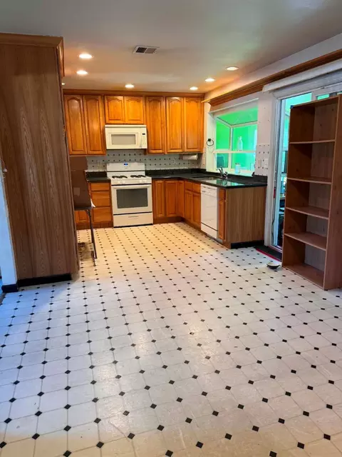 Kitchen - 1509 Brixton Ln, Modesto, CA 95356 photo 3 of 3