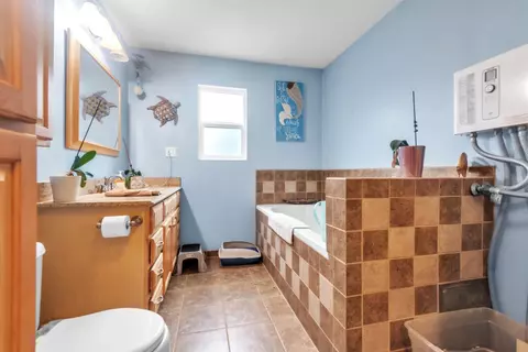 Bath - 6210 Pine Needle Ln, Placerville, CA 95667 photo 1 of 3