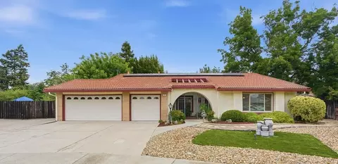 16 Rice Ct, Woodland, CA 95695
