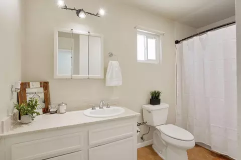 Bath - 822 Buchanon Ln, Manteca, CA 95336 photo 2 of 3