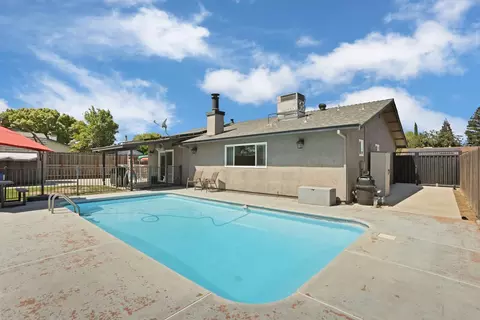Exterior - 822 Buchanon Ln, Manteca, CA 95336 photo 8 of 13