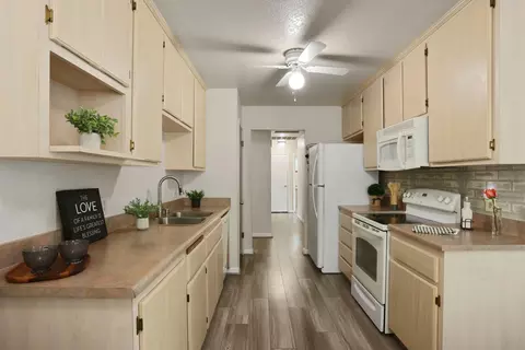 Kitchen - 822 Buchanon Ln, Manteca, CA 95336 photo 3 of 3
