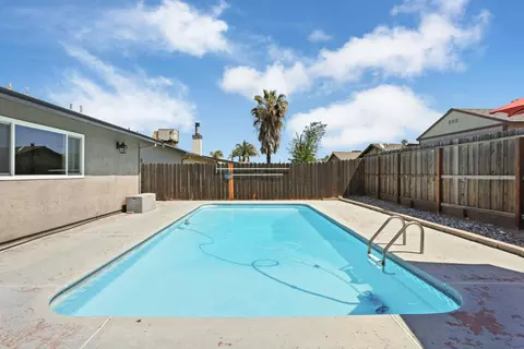 Exterior - 822 Buchanon Ln, Manteca, CA 95336 photo 11 of 13