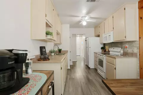 Kitchen - 822 Buchanon Ln, Manteca, CA 95336 photo 2 of 3