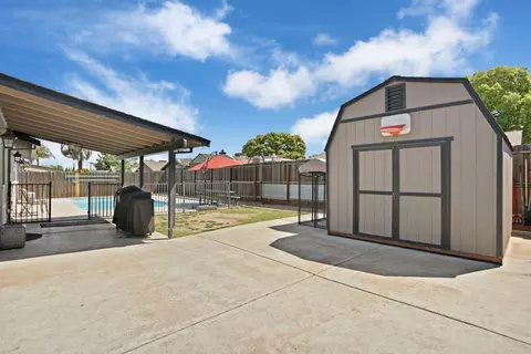 Exterior - 822 Buchanon Ln, Manteca, CA 95336 photo 12 of 13