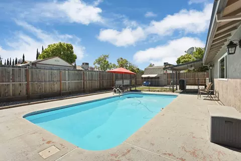 Exterior - 822 Buchanon Ln, Manteca, CA 95336 photo 7 of 13
