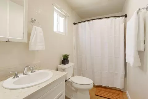 Bath - 822 Buchanon Ln, Manteca, CA 95336 photo 3 of 3