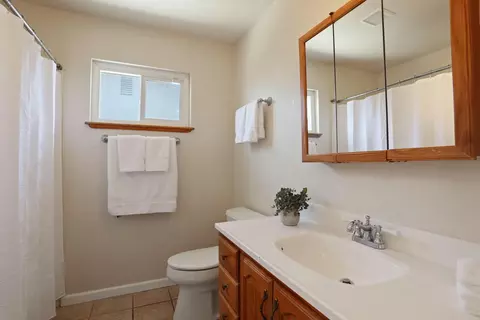 Bath - 822 Buchanon Ln, Manteca, CA 95336 photo 1 of 3