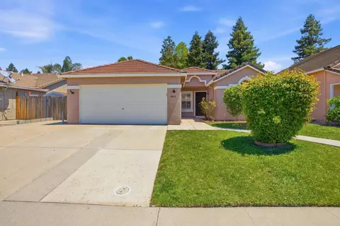 8425 Winterberry Dr, Elk Grove, CA 95624