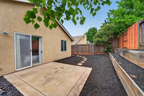 Exterior - 8408 Falcon View Dr, Antelope, CA 95843 photo 10 of 12