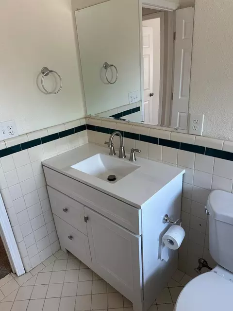 Bath - 28237 S Macarthur Dr, Tracy, CA 95377 photo 2 of 9