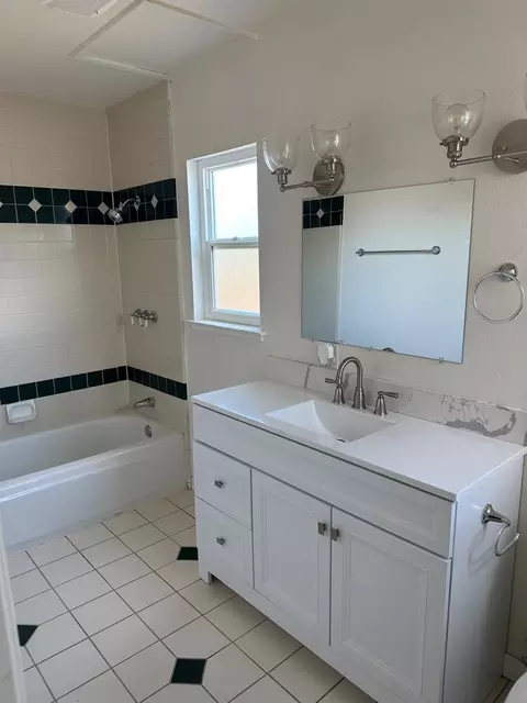 Bath - 28237 S Macarthur Dr, Tracy, CA 95377 photo 3 of 9
