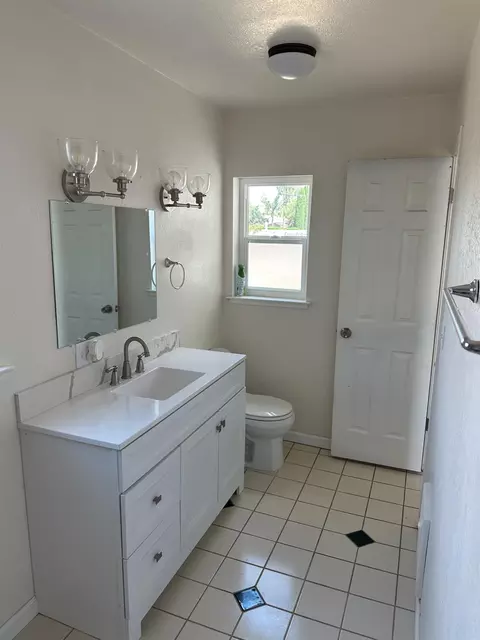 Bath - 28237 S Macarthur Dr, Tracy, CA 95377 photo 4 of 9