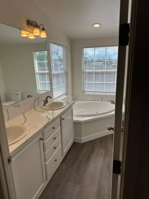 Bath - 28237 S Macarthur Dr, Tracy, CA 95377 photo 5 of 9