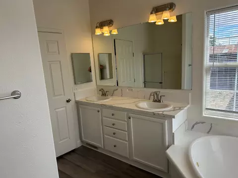 Bath - 28237 S Macarthur Dr, Tracy, CA 95377 photo 9 of 9