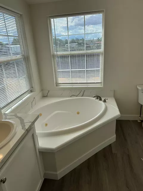 Bath - 28237 S Macarthur Dr, Tracy, CA 95377 photo 6 of 9