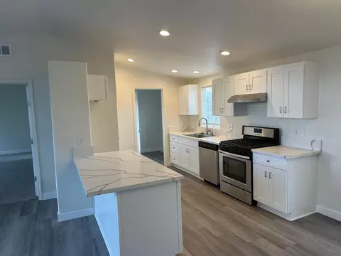 Kitchen - 28237 S Macarthur Dr, Tracy, CA 95377 photo 4 of 5