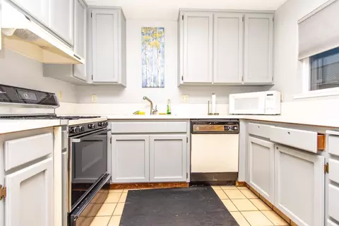 Kitchen - 2204 Camborne Dr, Modesto, CA 95356 photo 4 of 4