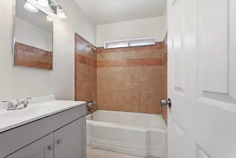 Bath - 1708 Rouse Ave, Modesto, CA 95351 photo 1 of 1