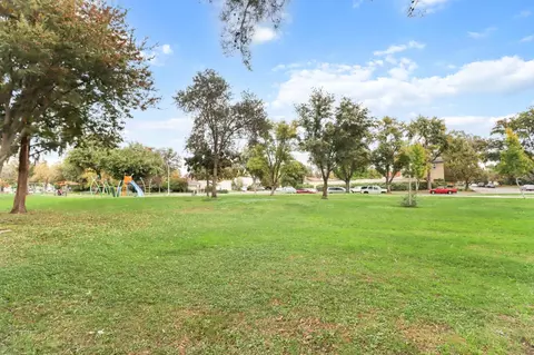 Exterior - 2129 Bella Casa St, Davis, CA 95616 photo 6 of 10