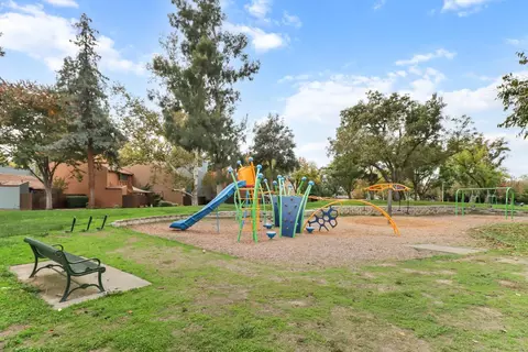 Exterior - 2129 Bella Casa St, Davis, CA 95616 photo 5 of 10
