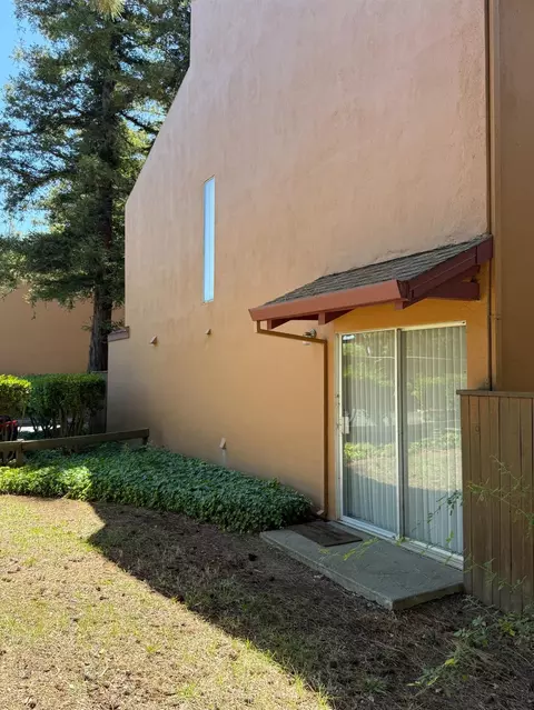 Exterior - 2129 Bella Casa St, Davis, CA 95616 photo 3 of 10